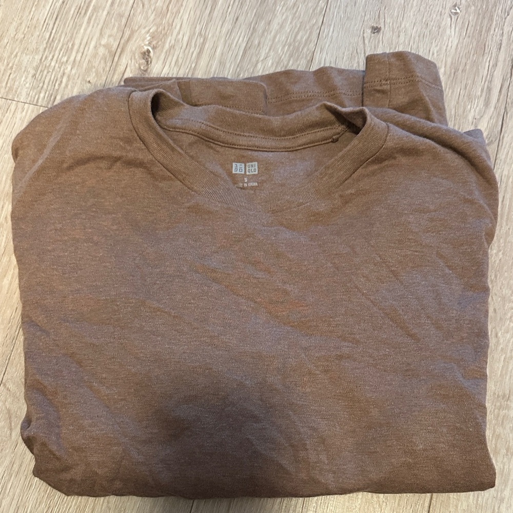 Uniqlo Men's Long Sleeve Sweater in Warm Brown